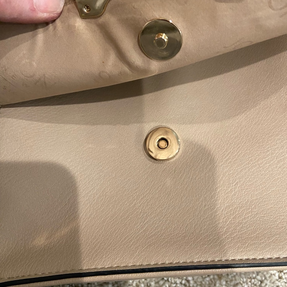 Jones New York crossbody Bag. - Picture 4 of 12
